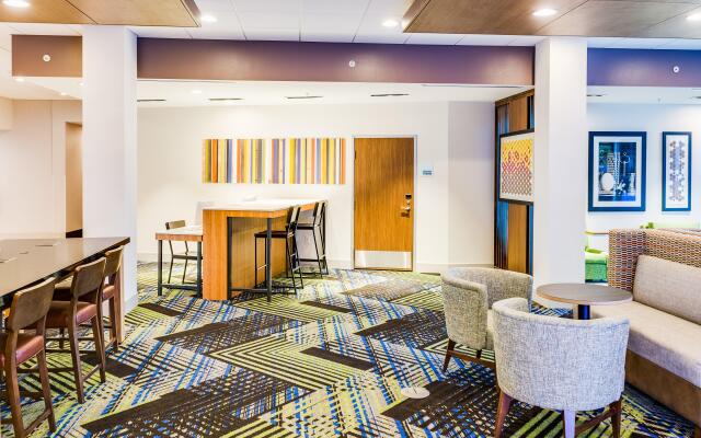 Holiday Inn Express & Suites Russellville by IHG