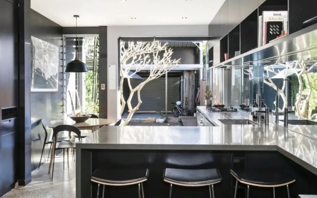 Spacious Modern Terrace House With Free Parking