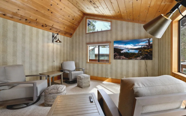 Tahoe Forest Chalet 3BR House w/ Mountain Views
