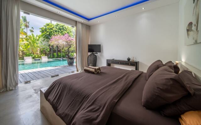Elegant Private Villa, 3 BR, Seminyak With Staff