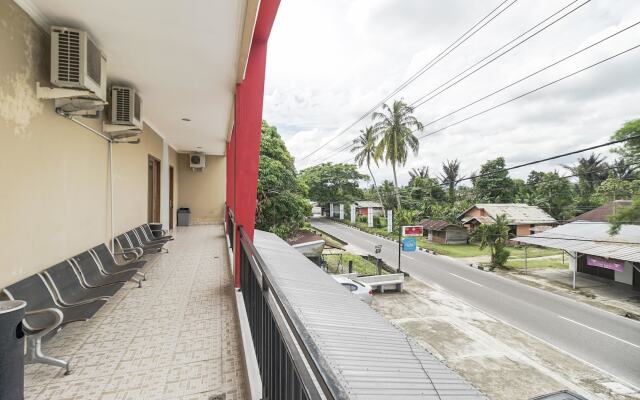 RedDoorz near Pantai Tanjung Pendam 2