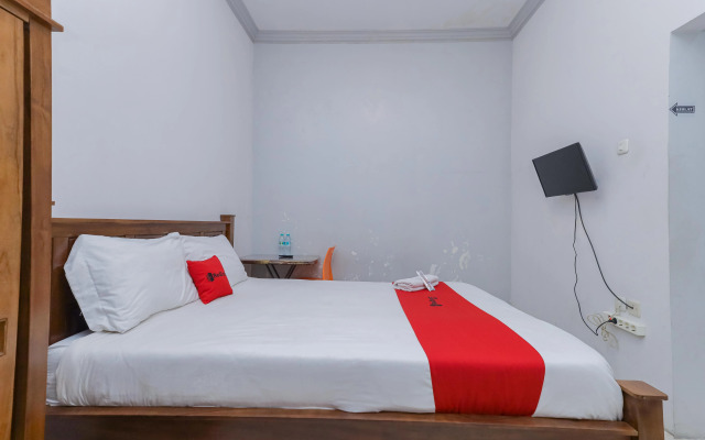 RedDoorz @ Pondok Candra