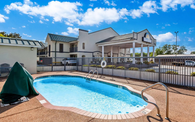 Days Inn by Wyndham Lexington