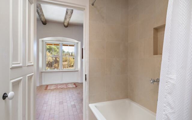 Arroyo Vista - Secluded Southwestern Luxury