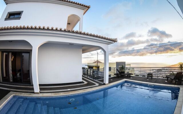 House With 3 Bedrooms in Funchal, With Wonderful sea View, Private Poo