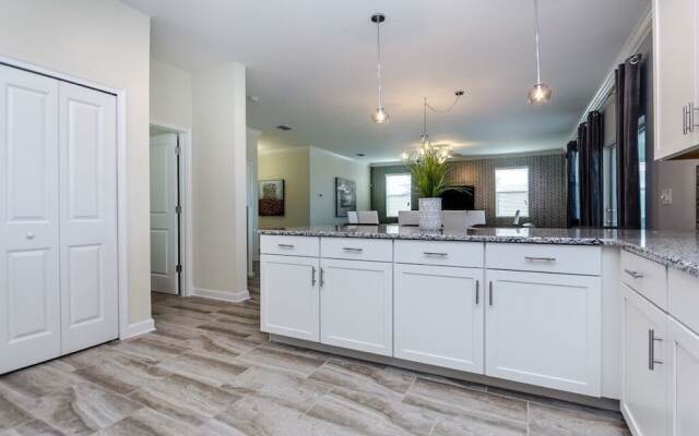 8 Bedrooms/ Champions Gate Home