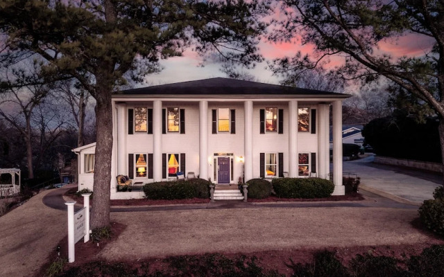 Stone Mountain Manor