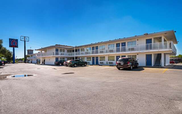 Motel 6 Corpus Christi, TX - Northwest