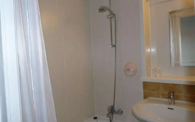 Brit Hotel Bosquet