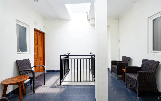 Trision Hostel by OYO Rooms