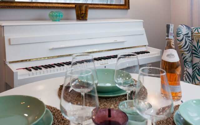 City of The Kings Piano Apartment