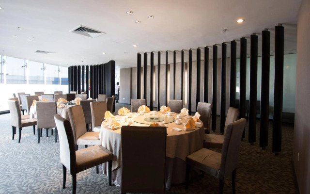 Grand Alora Hotel