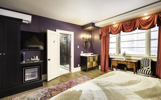 The Edward Hotel