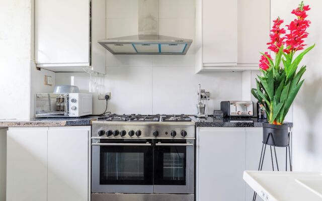 3 Bed Flat, Dedicated Workspace, Parking, 4KTV