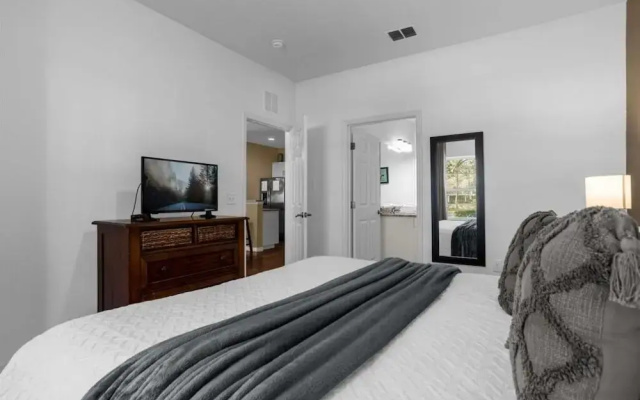 3 Bedrooms S / Lucaya Village Townhouse by RedAwning