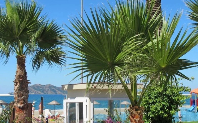 Villa AQ14 by JoyLettings