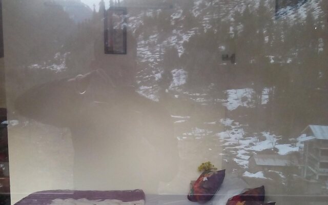 Manali top Inn & Cafe