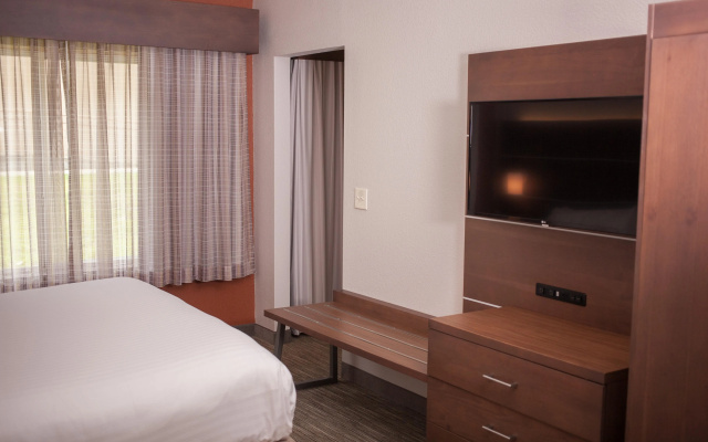 Holiday Inn Express Hotel & Suites by IHG