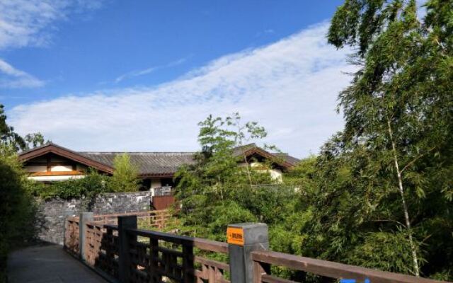 Mount Emei View Hot Spring Soup House