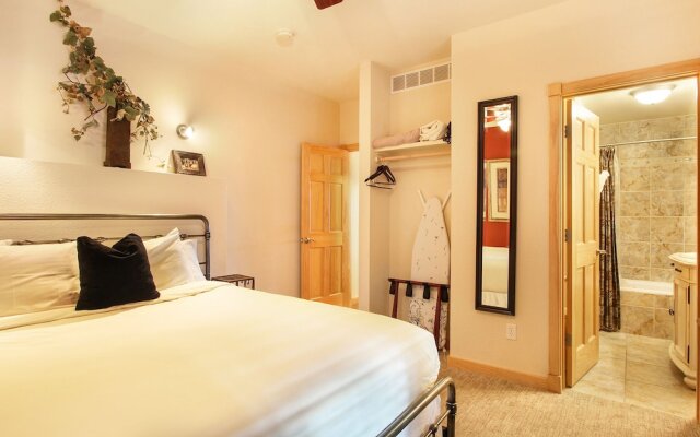 Lookout Mountain 27b 1 Bedroom Condo by RedAwning