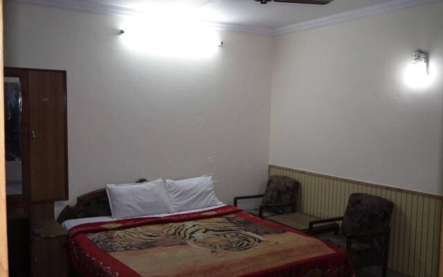 OYO 10229 Hotel Crystal