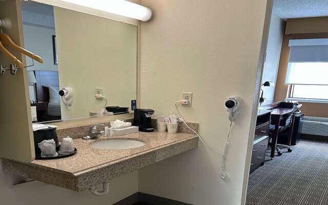 La Quinta Inn & Suites by Wyndham Orlando South