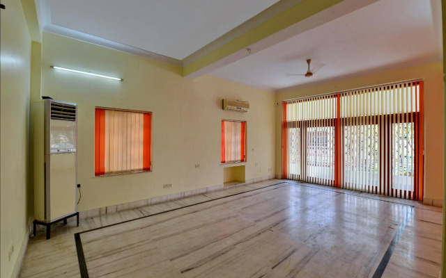 OYO 12210 Comfort N Cozy