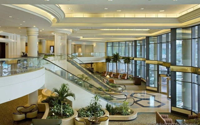 Hilton East Brunswick Hotel & Executive Meeting Center