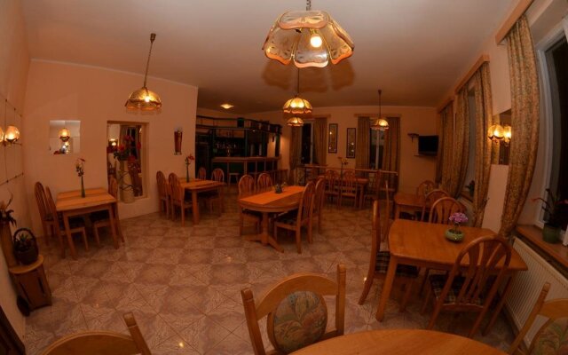 Relax House