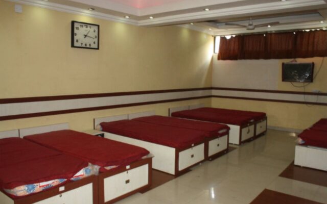 Reba Beach Resort - Hostel