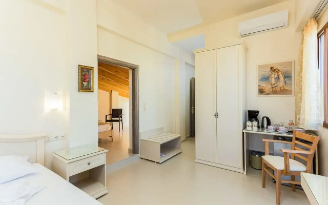 Polyxenia Suites
