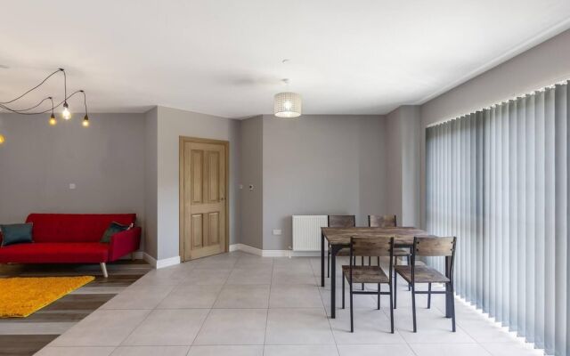 Impeccable 1-bed Apartment in Ebbw Vale, Wales