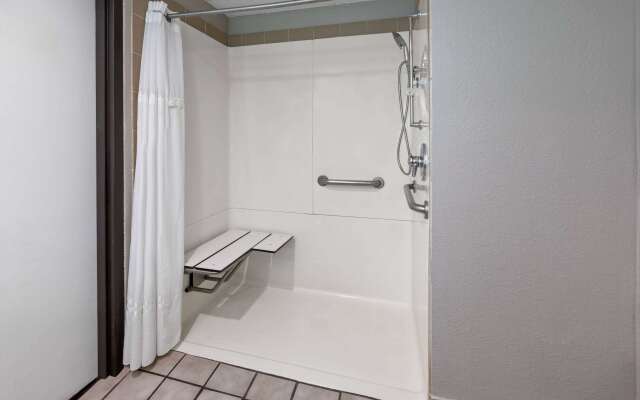 Baymont Inn and Suites by Wyndham Farmington, MO