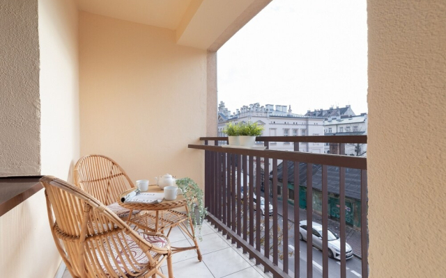 Apartment With Balcony Cracow by Renters