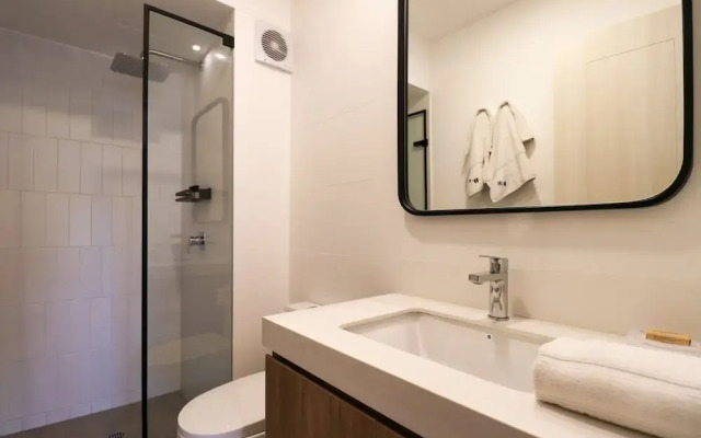 w Elegant 2BR w Balcony Near Larcomar