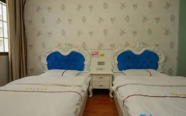 Taoyuan Huayu Hotel (Jianshui Purple Pottery Street Guangci Lake)