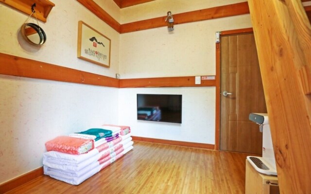 Jeonju Hanok Sukbak Cheheomgwan Pension