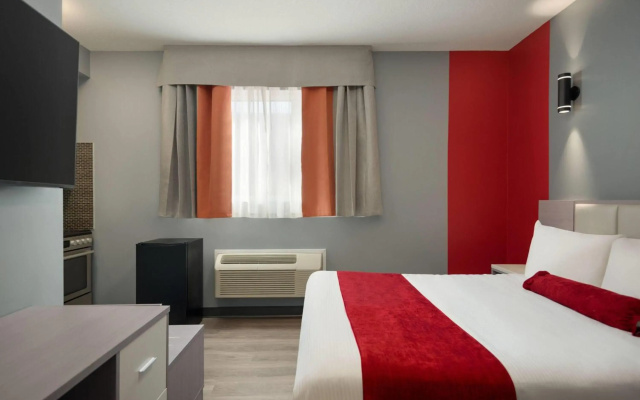 Ramada by Wyndham West Edmonton Hotel & Suites