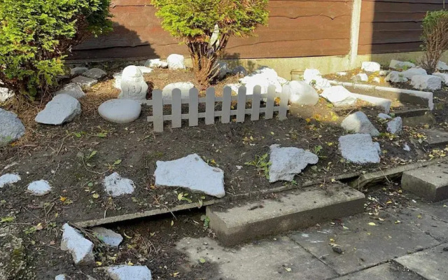Housesleeps9-fireplace-garden-bbq-tv