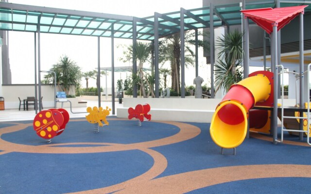 Ian's Majestic Condo