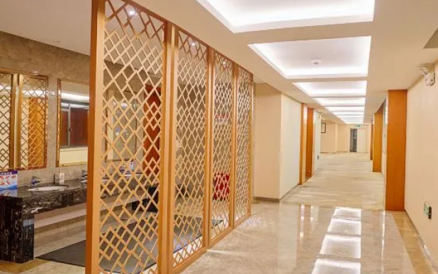 Zhaotong Development Building Hotel