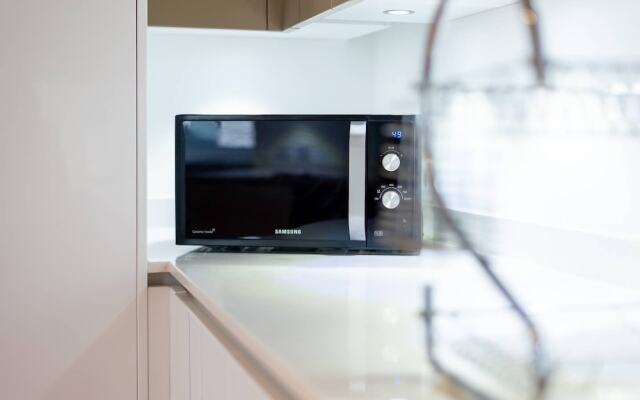 Stunning 3BR Flat in East Village W/balcony, Fits 9