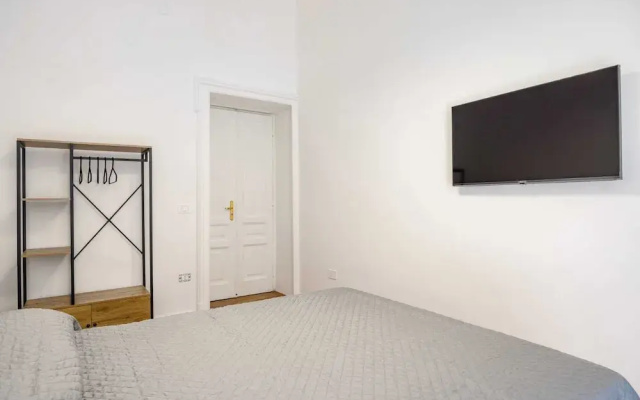 Thelos Apartment