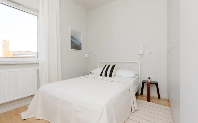 Bright Two Bedroom Apartment by Renters