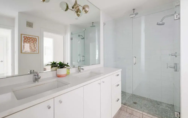 Upstay - Chic Clarksville Condo Near Downtown Austin