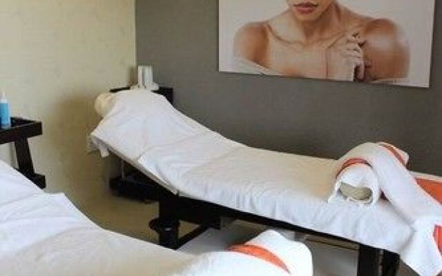 Desroches Hotel