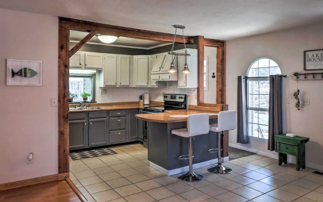 Fisherman-friendly Bull Shoals Escape on Lakefront