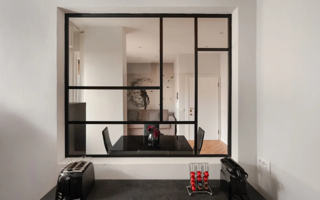 Deluxe Central Apartment
