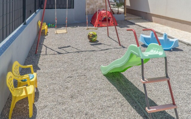 Amazing Home in Kastel Stafilic With Wifi and 3 Bedrooms