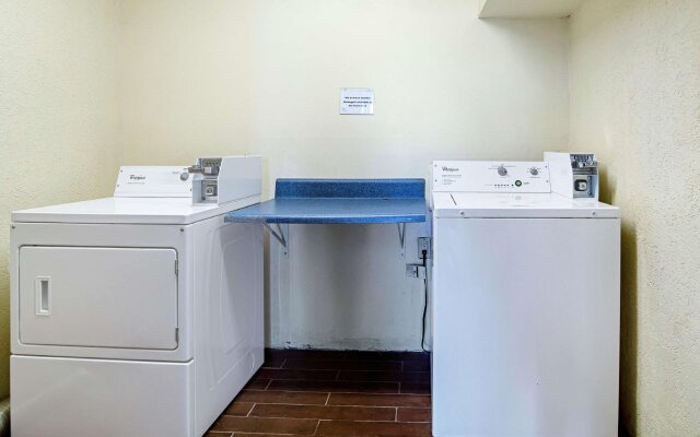 Red Roof Inn & Suites Greenwood, SC